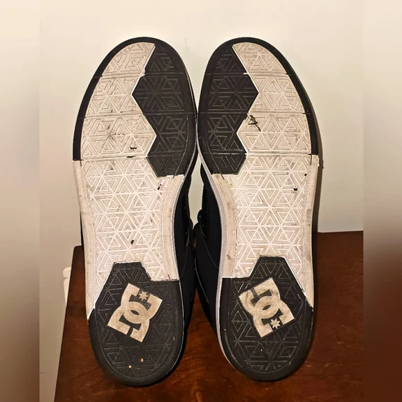 SIZE 13 DC SHOES - Picture 2 of 5